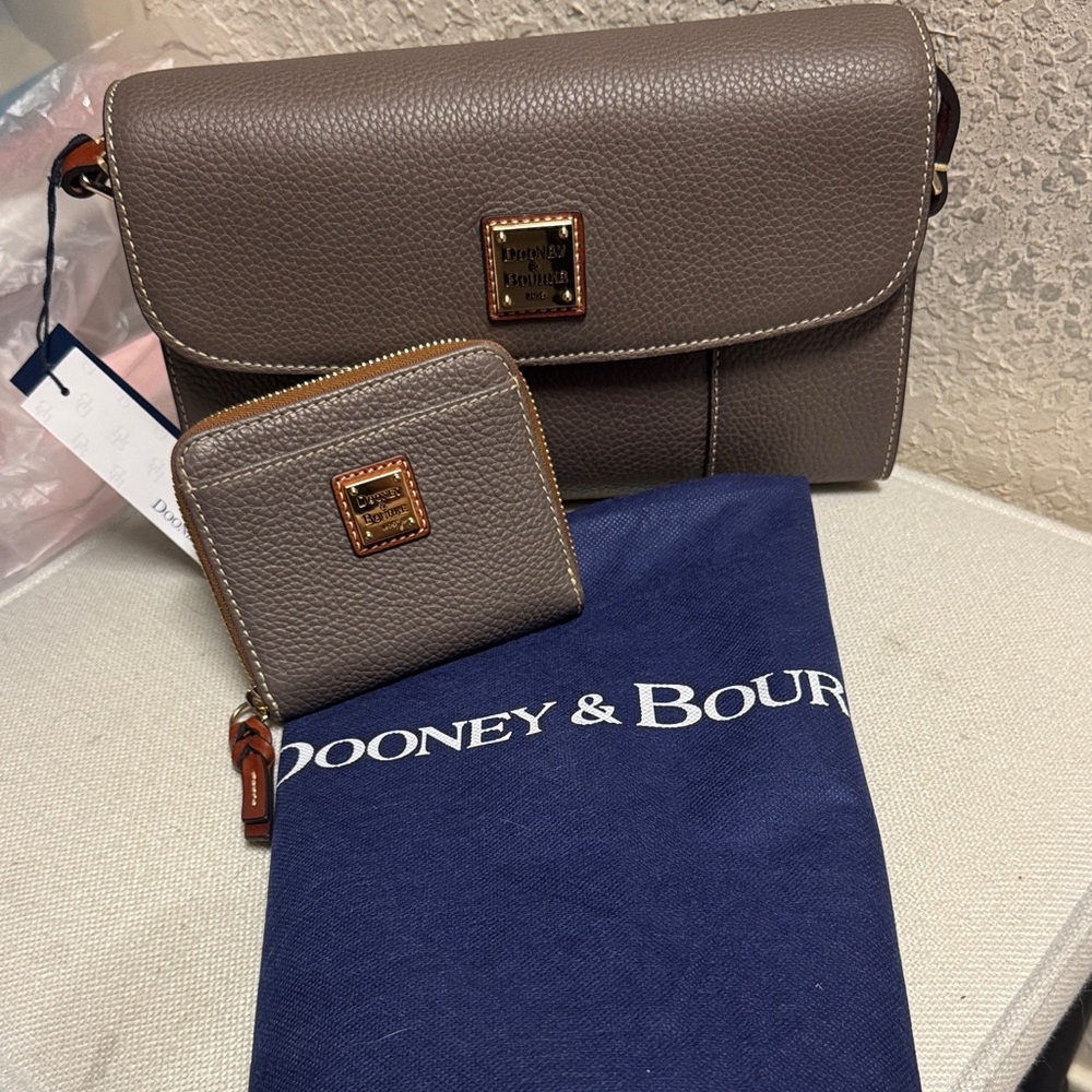 NWT, Dooney & Bourke  crossbody/zip wallet in “elephant”!